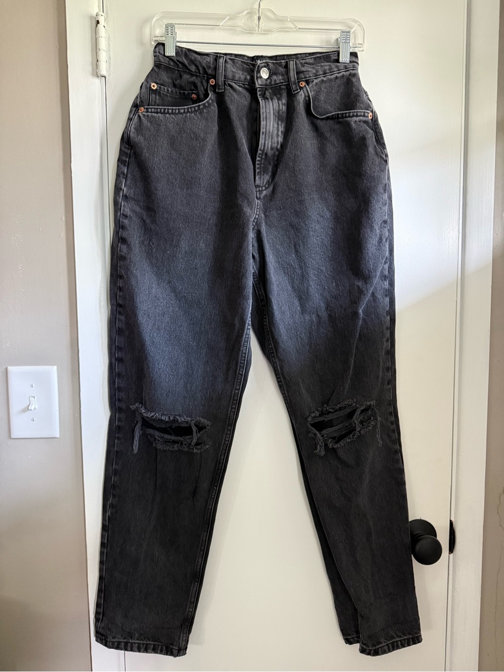 ASOS DESIGN Black Straight-Leg Distressed Women's Mom’s Jeans, Size 28/32
